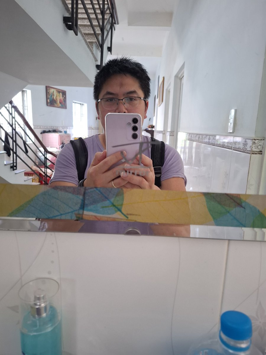 Need my fingernails trimmed.
Lately I've been finding purple has replaced blue as my favourite colour ;).

#vietnam #family