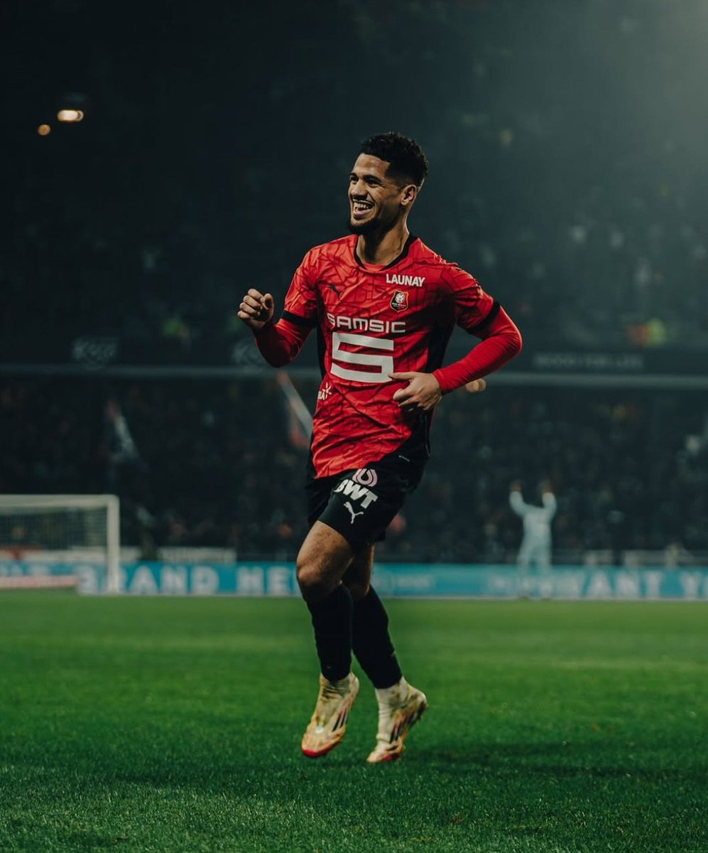 teamblas_LB10's tweet photo. ☝🏽🙏🏽... ⁸⁹

📸 : @ayyds6

#ludovicblas #teamblas #staderennais #photooftheday #srfc #srfcrcsa #instagram #strasbourg #victoire #but https://t.co/D4HXnz8M7J