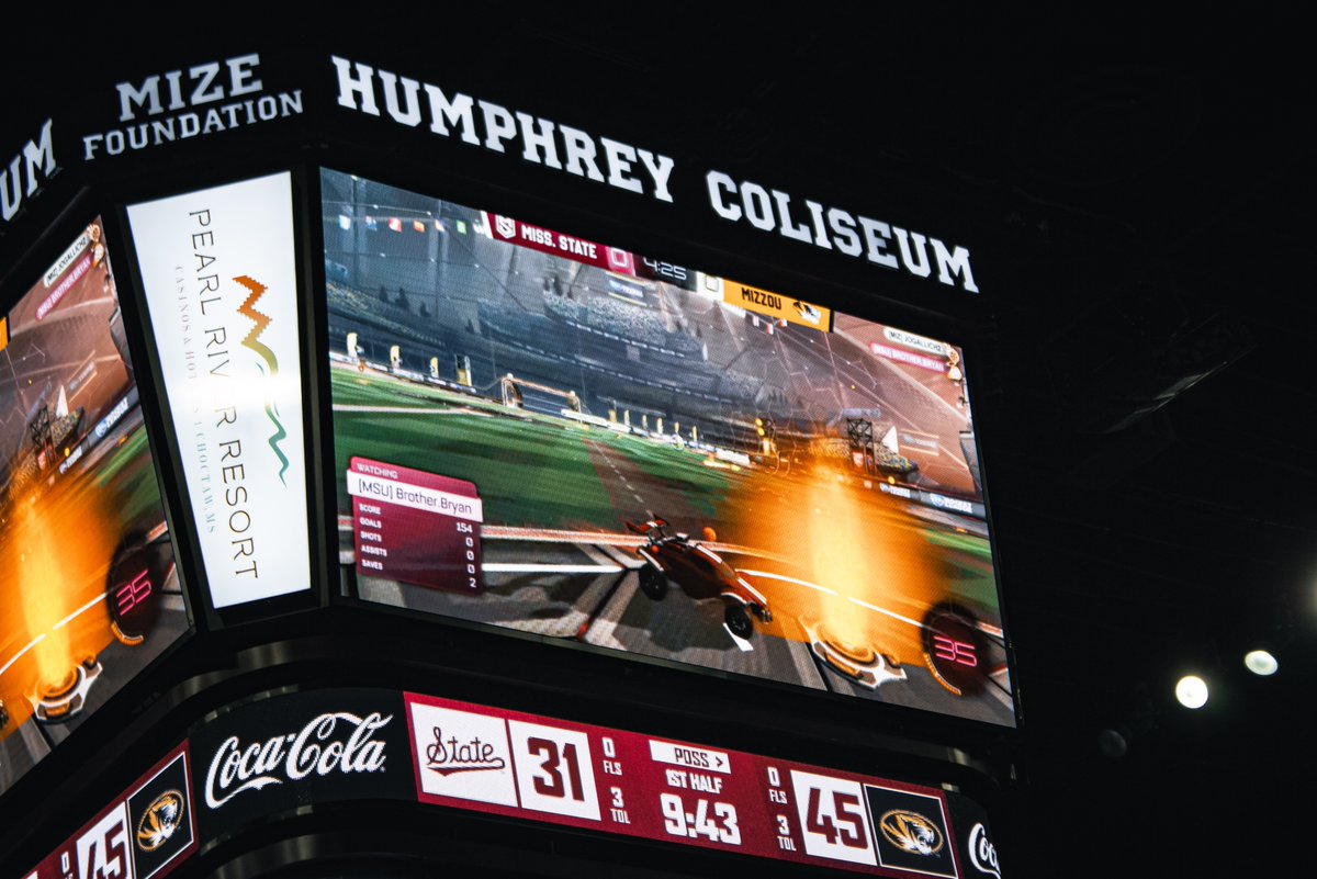 Esports_MSU's tweet photo. MSU Esports🎮+ Halftime at The Hump🏀= Unstoppable energy!🔥🙌

Who’s down for round two?

Credits: Payton (photographer) and Brody (editor)

#RocketLeague #Basketball #Esports #HailState #JustBetter https://t.co/t0BX1GDHxE