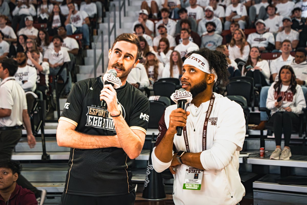 Esports_MSU's tweet photo. MSU Esports🎮+ Halftime at The Hump🏀= Unstoppable energy!🔥🙌

Who’s down for round two?

Credits: Payton (photographer) and Brody (editor)

#RocketLeague #Basketball #Esports #HailState #JustBetter https://t.co/t0BX1GDHxE
