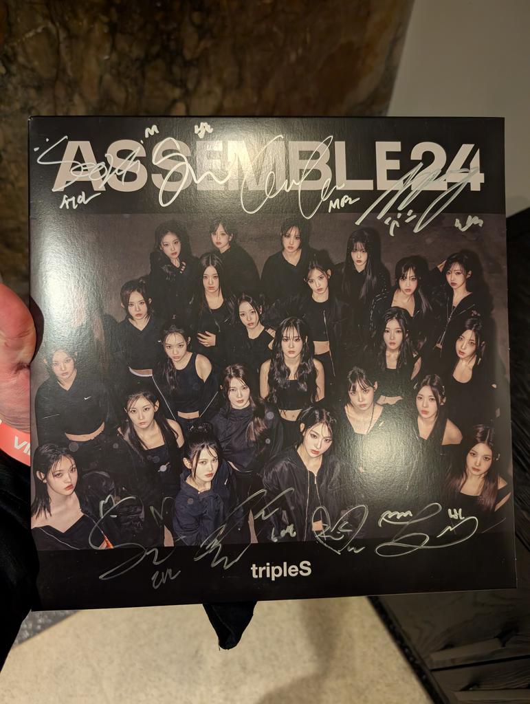 Signed tripleS Assemble24 Vinyl!! #tripleS #트리플에스