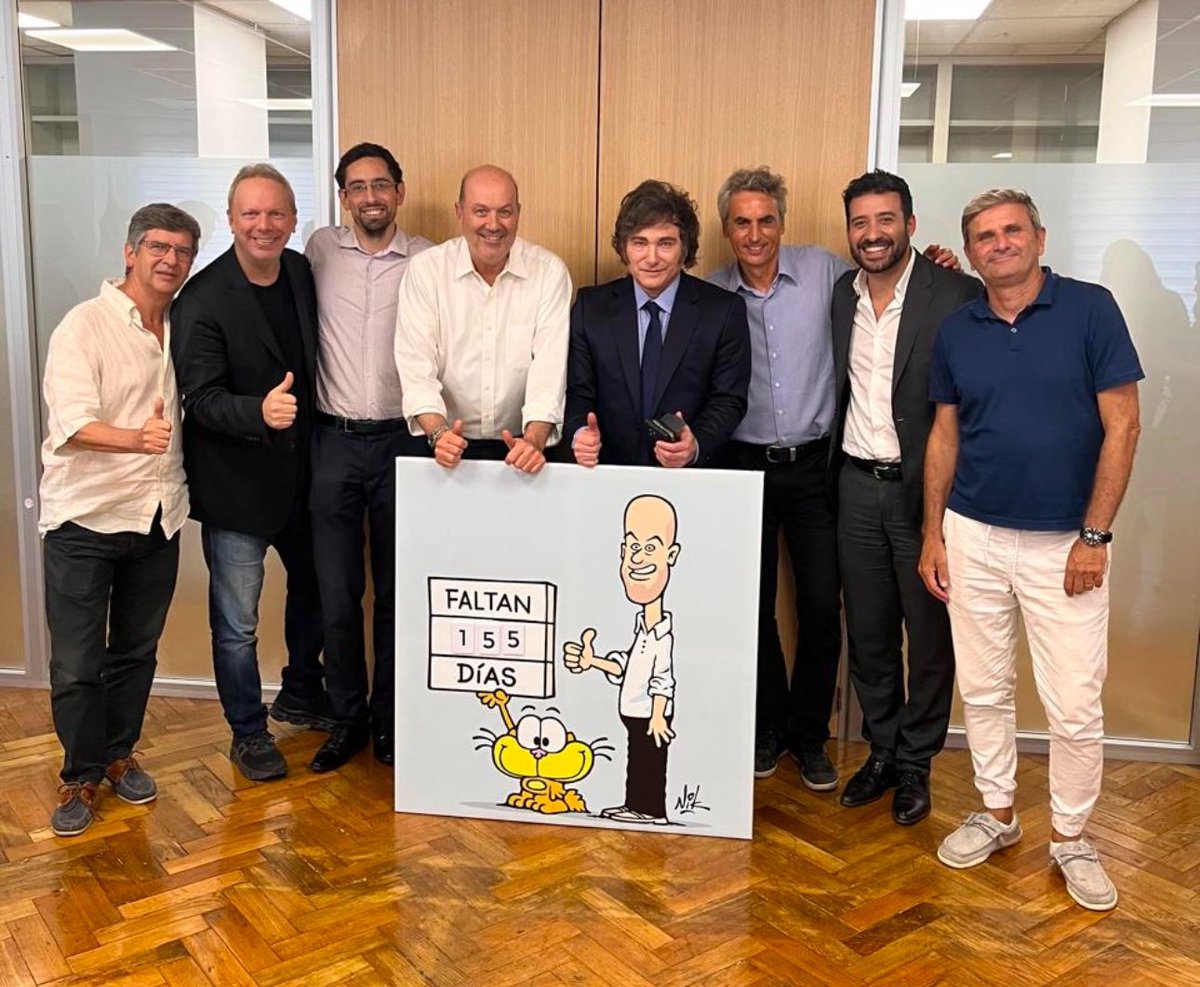 Hoy en el Ministerio de desregulación y transformación del Estado, junto al Presidente Javier Milei y Federico Sturzenegger. Faltan 155 días para terminar con todas las regulaciones, modernizar y transformar el Estado, extraordinario trabajo que está llevando a cabo <a href="/fedesturze/">Fede Sturzenegger</a>
