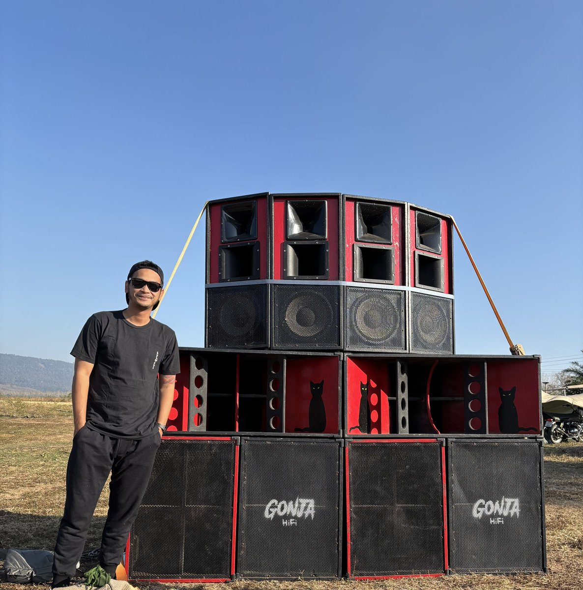 1TA / Bim One (@1taraw) on Twitter photo 📖NOTE更新
インドネシアはジャカルタ発🇮🇩
レゲエ/Dubプロデューサー Yella Sky Sound <a href="/Yella_Sky/">Yella Sky Sound System</a> をインタビューしました!
Funkotなど独自ダンスミュージックを生み出すインドネシアのレゲエ/サウンドシステム文化事情から東南アジアの熱いネットワークが垣間見れます🌏
note.com/1ta_bimone/n/n… 📖NOTE更新
インドネシアはジャカルタ発🇮🇩
レゲエ/Dubプロデューサー Yella Sky Sound <a href="/Yella_Sky/">Yella Sky Sound System</a> をインタビューしました!
Funkotなど独自ダンスミュージックを生み出すインドネシアのレゲエ/サウンドシステム文化事情から東南アジアの熱いネットワークが垣間見れます🌏
note.com/1ta_bimone/n/n…