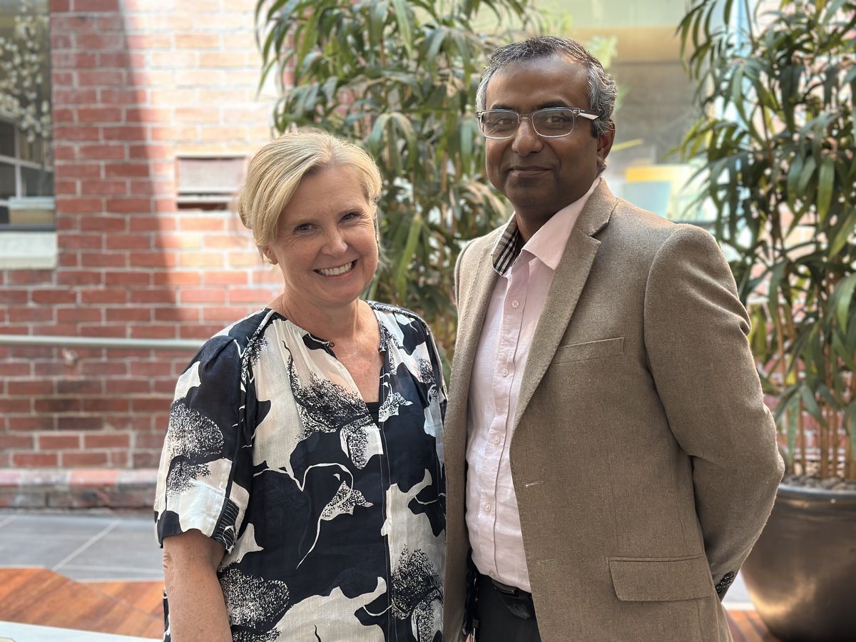 This World Cancer Day, we recognise the outstanding team behind our Rapid Access Lung Lesion Clinic (RALLC), led by Associate Professor Wasek Faisal and Lung Cancer Coordinator Kathy McCann. 

Read more about the clinic and the team behind it here: my.gh.org.au/4glUkuh