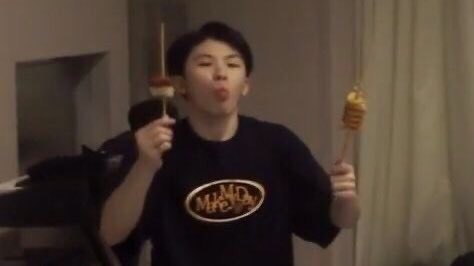 Someone said wz eats like he’s been starving for months and I think it really shows