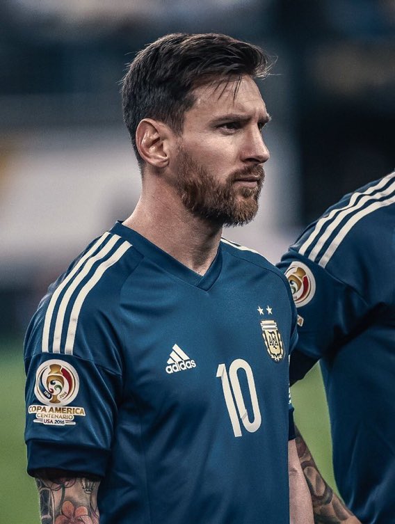 MessiLeoBrasil_'s tweet photo. "Eu nunca falo que sou o melhor. Venho de uma infância humilde e isso me ensinou que mesmo depois que você alcança o sucesso, você tem que se manter sempre com humildade."

- Lionel Messi https://t.co/iyjWPsH7xc
