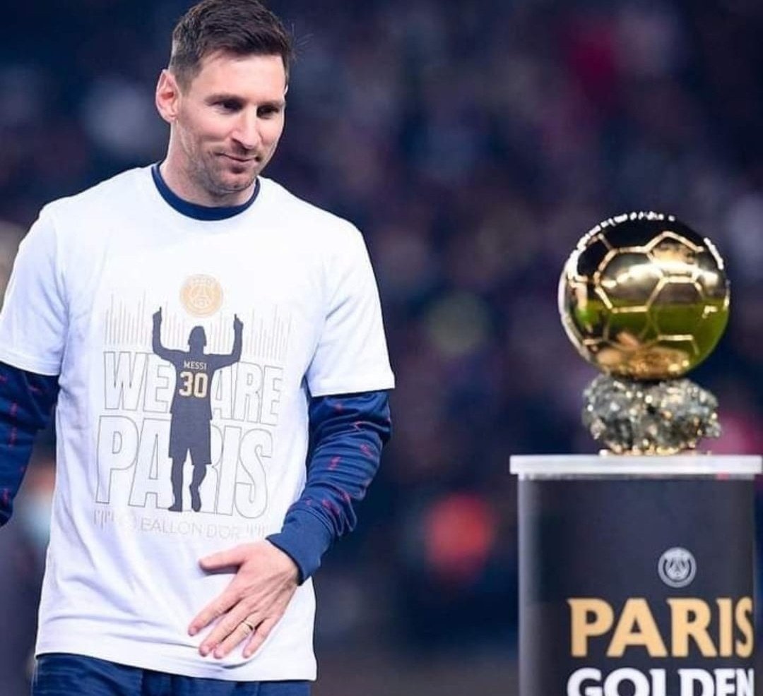 MessiahYaniss16's tweet photo. 🇧🇷 Pele : "Je suis le plus grand de tous les temps".
🇦🇷 Maradona : "0 doute. Je suis le meilleur".
🇵🇹 Ronaldo : "Je suis le meilleur joueur de l'histoire".

🇦🇷 Messi : "Je l'ai toujours dit, ce n'est pas a moi de le dire mais aux gens de le décider".

Humilité👏. https://t.co/xs2TC6XKFM