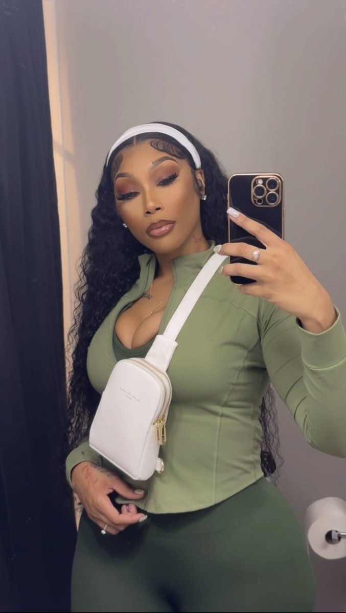 _LOVECece's tweet photo. Milf 🫒💫 https://t.co/OZaFOFggbD
