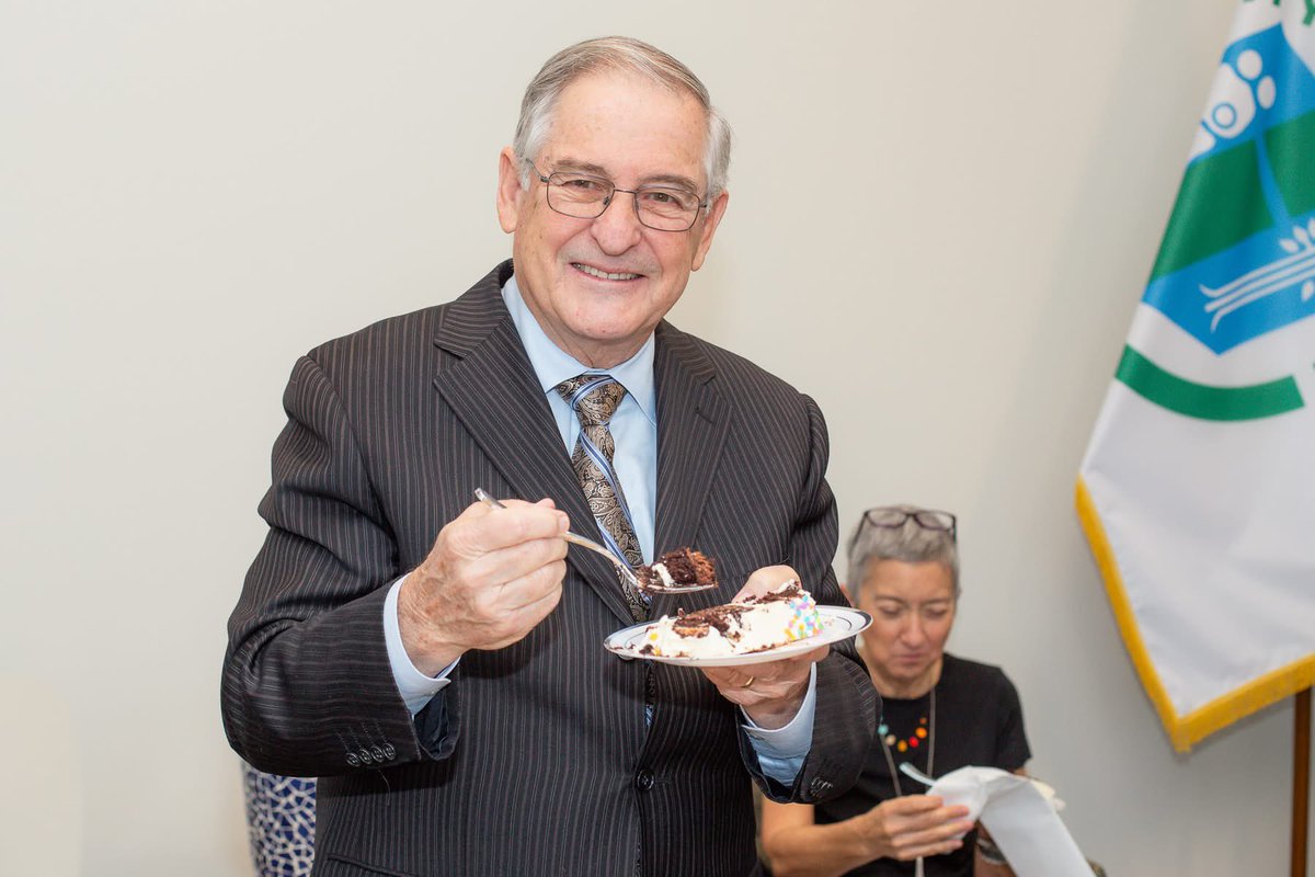 Mayor Larry Agran tweet media