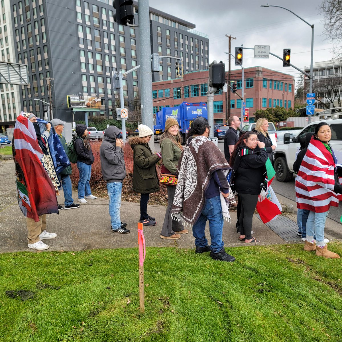 TakurConluTV's tweet photo. An anti-ICE protest that began at Springfield City Hall has now reached Kesey Square. Speaking to an organizer, they tell me they want to make a statement.

#LiveonKVAL #LiveonKMTR https://t.co/XMx6X5y32T