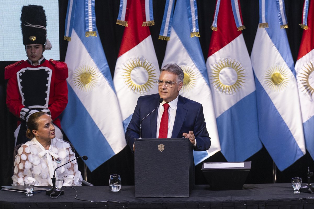 MÁS ORDEN FISCAL, MÁS INFRAESTRUCTURA, MÁS INVERSIÓN SOCIAL, MÁS CÓRDOBA.
En Córdoba seguimos manteniendo el superávit como lo hacemos desde hace más de 20 años, con orden fiscal pero sin renunciar a la prestación de servicios que tiene que hacer el Estado. Los impuestos que