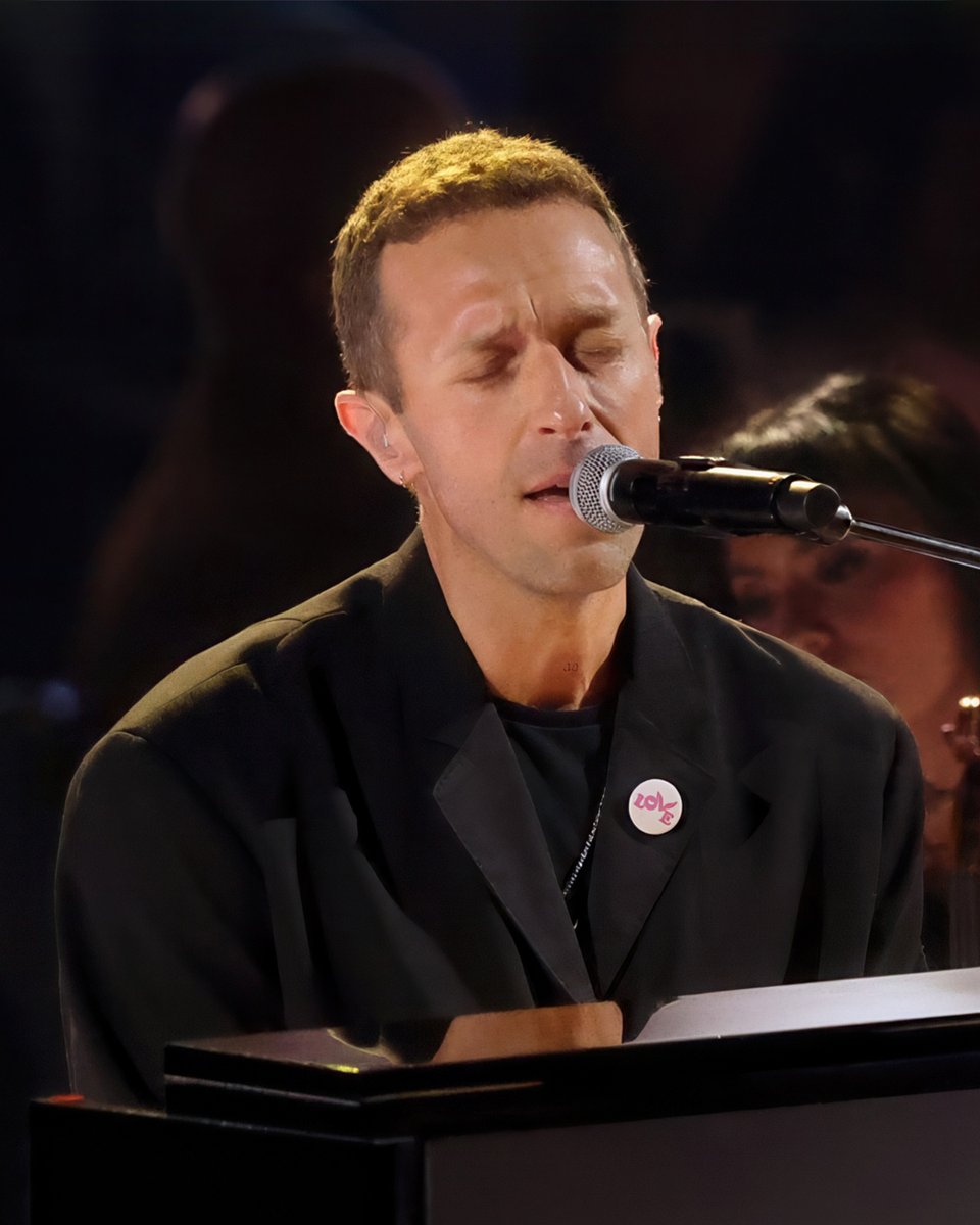 Love Button Global Movement tweet media