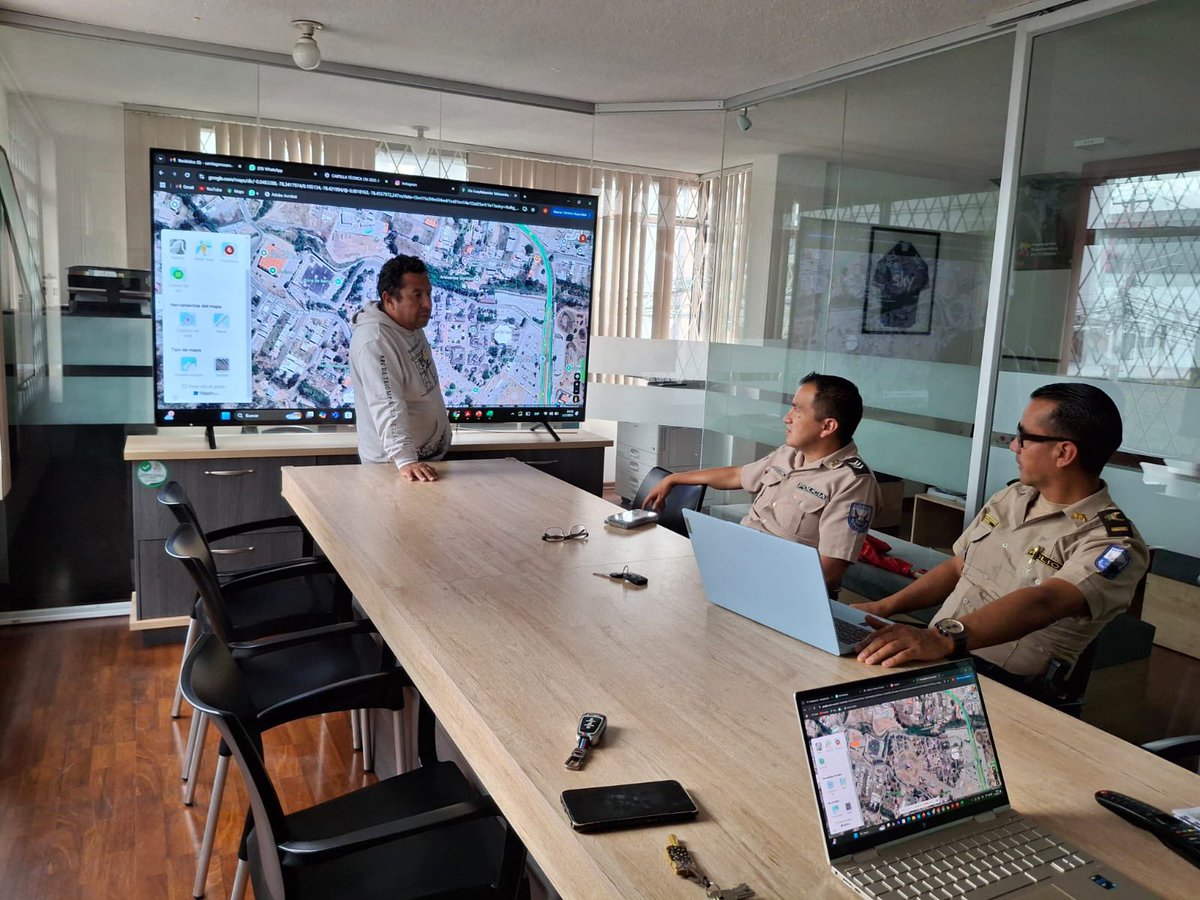 FedeCiclismoEcu's tweet photo. ¡El trabajo no para! 💪
Ya estamos preparando la I Válida de la #CopaFEC de Ruta…
🔜 Pronto más info, ¡mantente atento! 👀
#EcuadorRespiraCiclismo
#SomosEcuador https://t.co/PN4H9N8r6Y