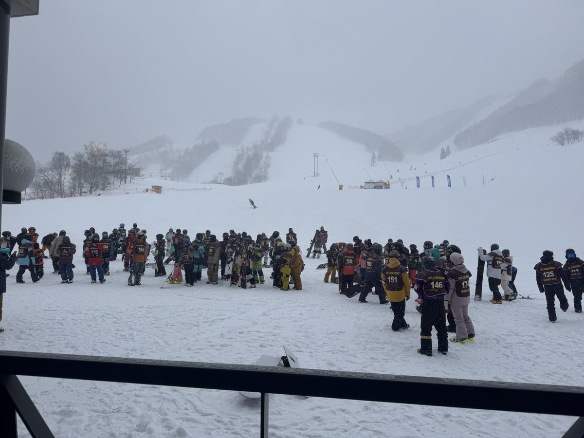hounoki_brio's tweet photo. さぁお祭り本番です😆
東海地区テクニカル選手権

私はゲレンデから見たらB1のレンタル・スクール受付でお留守番してるので応援も見ることすらかないませんが😂 https://t.co/gIgzdVcv1O