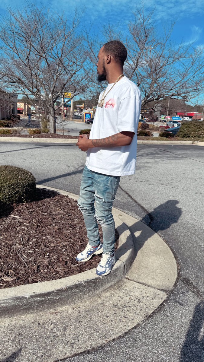 rayrayworld23's tweet photo. People say i SWITCHED up,🤷🏽‍♂️nah i GREW up 🙇🏾‍♂️&amp; figured out everybody AIN’T for me. 😉 #makingdeposits https://t.co/V4UUefgYjR