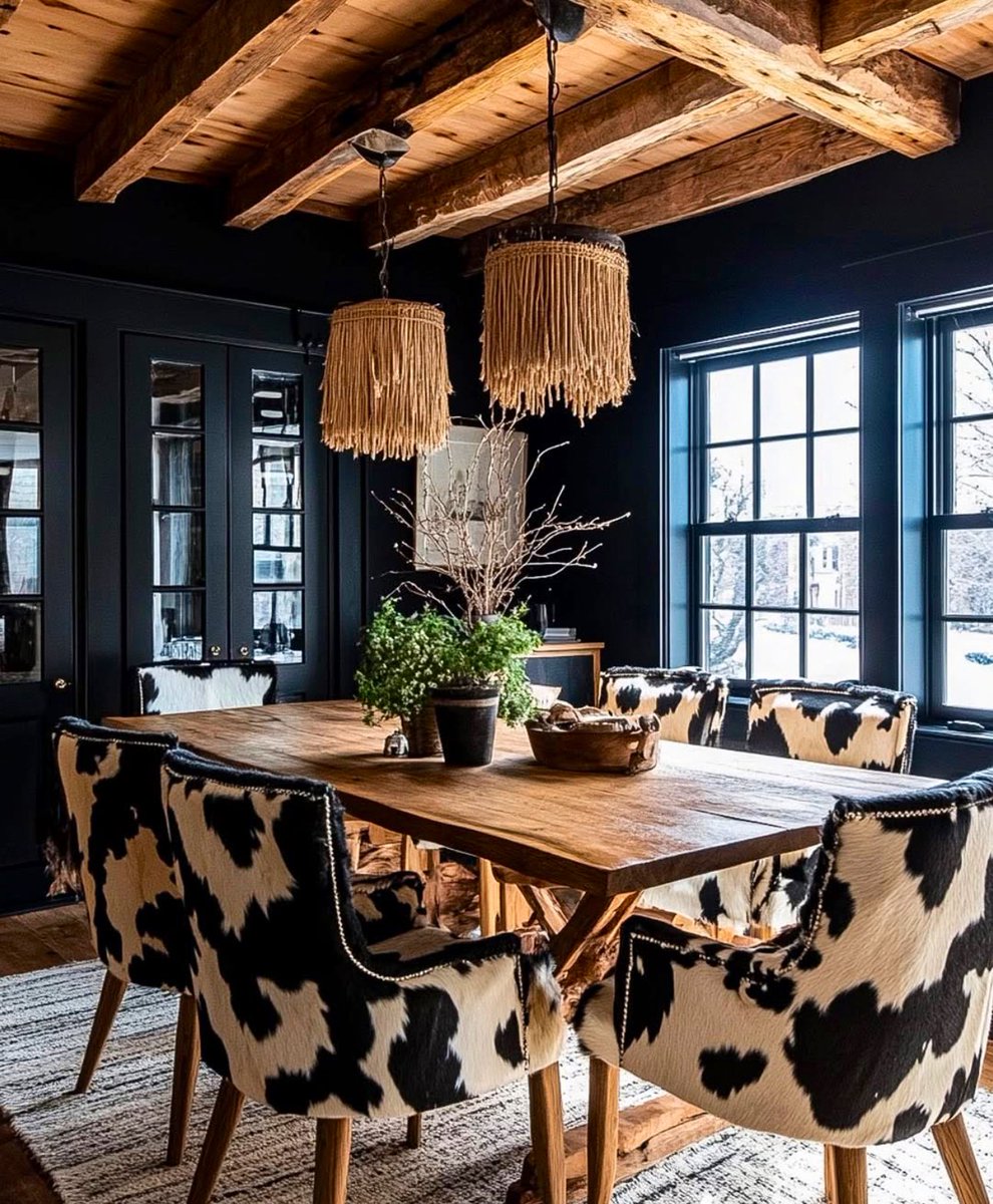 VEROCHICKY's tweet image. LOVE ❤️ LOVE THIS VIBE ‼️ #wood #cowhide #dinningroom #darkwood #decor #decorating #farmhouse #cool