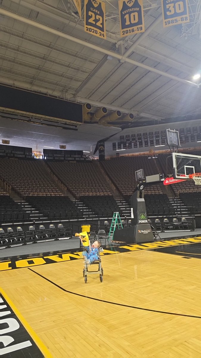 abbeydg's tweet photo. @CaitlinClark22 Amazing experience this morning before our admission! Coach gave us a tour!! https://t.co/sSxR5EIwYK