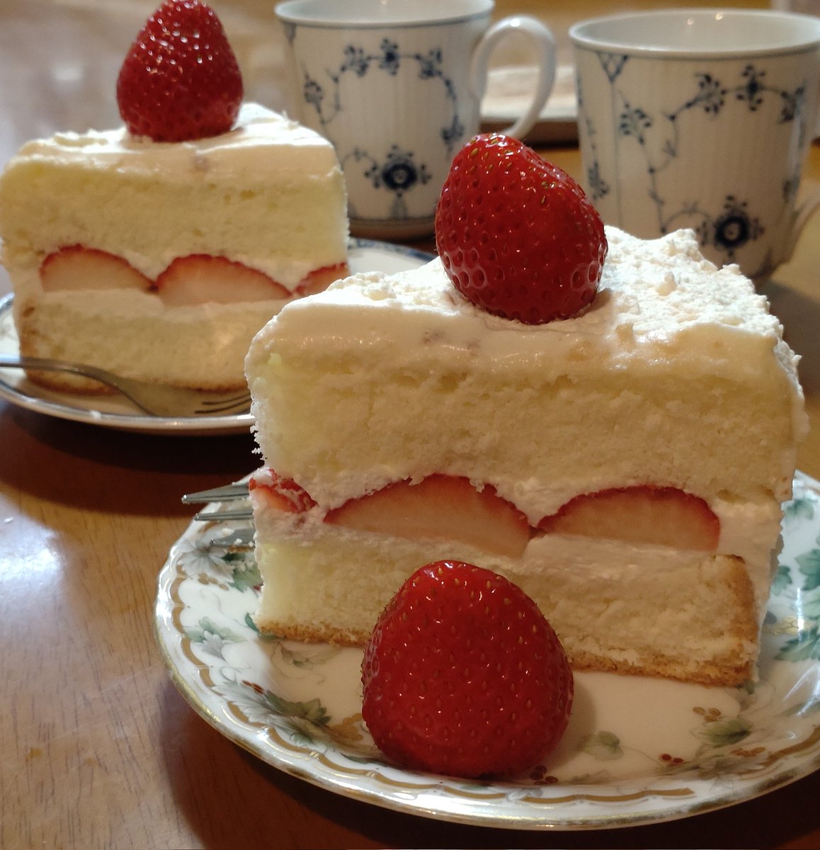 SakuraCandyTiro's tweet photo. イチゴ🍓のショートケーキ😍
断面がかわいくできて嬉しい🩷
#苺ショートケーキ
#手作りお菓子
#おうちカフェ https://t.co/MZ4yEkcBDq