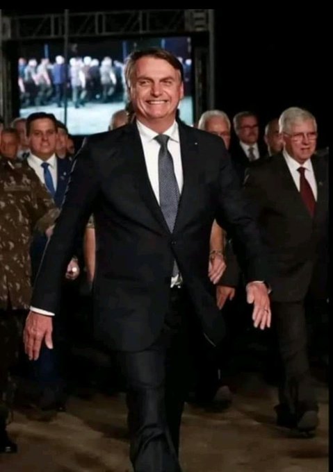 Estão entrando nos comentários e falando que Bolsonaro perdeu o apoio dos patriotas, é verdade? Se você é patriota está 100% fechado com Bolsonaro comenta 🇧🇷 Tem alguém aí? 💔