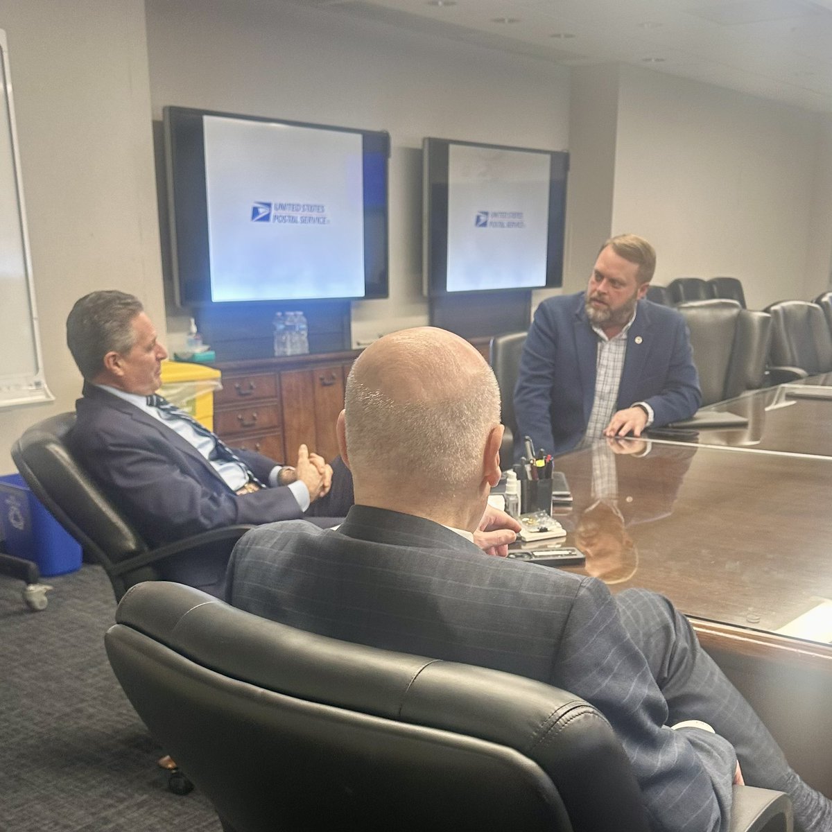 NALC_National's tweet image. 🚨UPDATE: Negotiations with the Postal Service reopened today. NALC will #fightlikehell for a contract that gives our members the pay and respect we’ve rightfully earned. LFG!