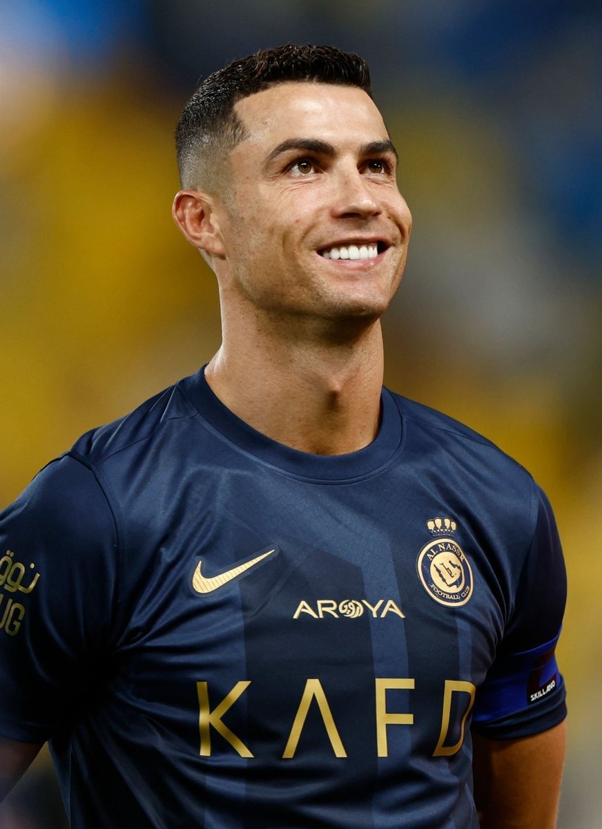 bpthaber's tweet photo. Cristiano Ronaldo:

Pele, Messi, Maradona'yı daha çok sevebilirsiniz, onları anlıyorum ve saygı duyuyorum ancak Cristiano'nun eksik olduğunu söylemek? Bu bir yalan.

Ben en eksiksiziyim. Tarihin en iyi futbolcusuyum. Kimse benden daha iyi değil! Nokta! https://t.co/YuvMGtcvew