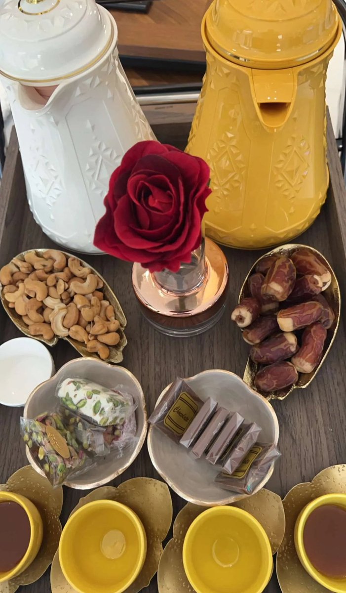 . 

. 

ما خُلقنا لنيأس ... خُلقنا لنقف ونخوض هذه الحياة مطمئنين واثقين بالله ، وإن طال وقوفنا ؛ فـ الأمل أطول ..💙||

#صباح_الخير 🌤️