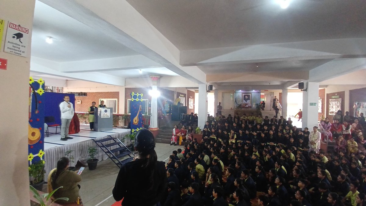 Energy_Swaraj's tweet image. Today's session at @ssrvm with 350+ students 🌱

#Inspire #SolarManOfIndia #IndoreClimateMission #Talk #PublicMovement
