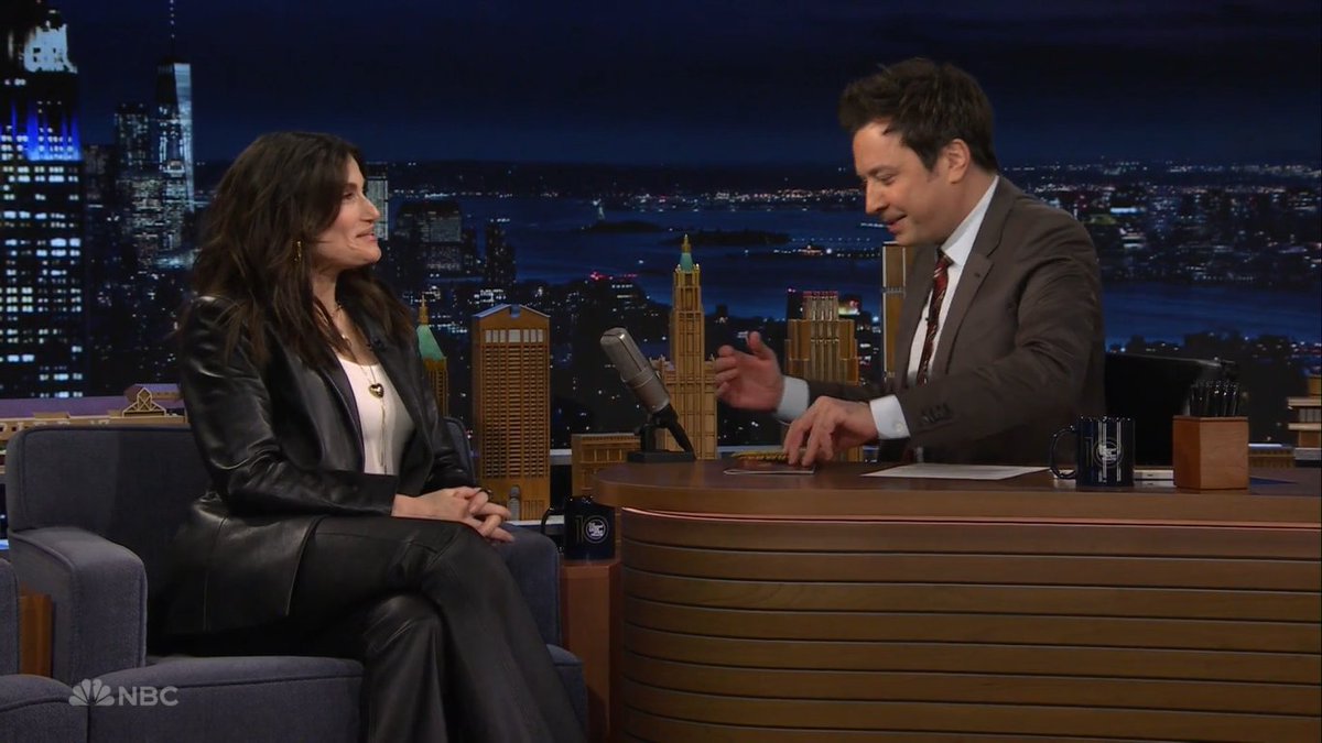 joseramonmarmtz's tweet image. "Look at us, two Broadway stars talkin' to each other": @jimmyfallon 
"How many shows did you do?": @idinamenzel 
"It doesn't matter": @jimmyfallon 
#FallonTonight #Redwood @AllInBroadway