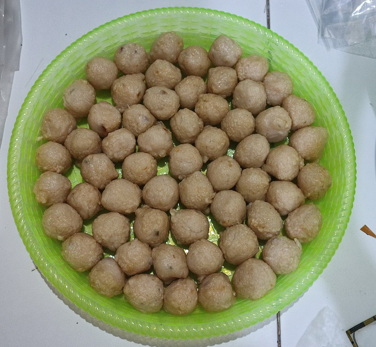 nevermindnon's tweet photo. nah guys, aku dagang pempek nih. silakan order pempek palembang asli pakai ikan tenggiri 😁 aku jadi jualan karena udah muak sama rasa pempek di bali yang mahal tapi isinya banyak tepung dan cukonya amburadul.

pempek ini home made ya. aku buat fresh setiap hari. dijamin ENAK 👍🏻 https://t.co/zjPIozkm0f