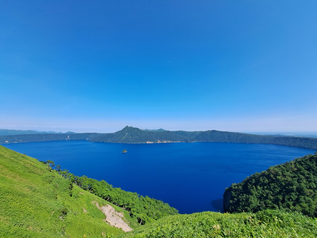 teshi_doko's tweet photo. @Zhongxuesh57902 弟子屈で「てしかが」と読みます！
北海道の右側の方にある温泉と湖の町です♨
弟子屈が誇る絶景「摩周湖」の写真をお届けしますね！ https://t.co/WdTlnYMFl7