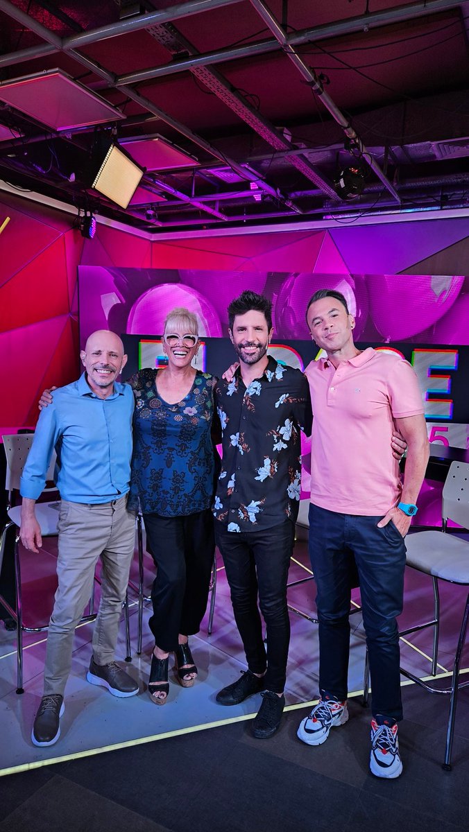 Gracias #redespiertos #elpase <a href="/javierfabracci/">Javier Fabracci</a> <a href="/GuidoMtz/">Guido Martínez</a> <a href="/JuanButvilofsky/">BUTI 🎤 Periodista Deportivo</a> <a href="/todonoticias/">TN - Todo Noticias</a> 
<a href="/valerialynch/">Valeria Lynch</a> 22 de marzo <a href="/teatrogranrex/">Teatro Gran Rex</a> <a href="/tuentrada/">TuEntrada.com</a>