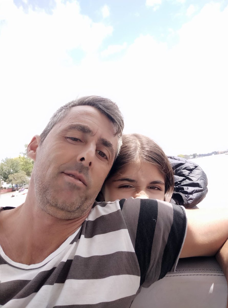 nadie me entiende cuando intento de explicarlo,pero ya pasaron casi 2 años y todavía no sé cómo no estás acá,xq mi conexión con vos es tan fuerte que sigo sintiendo hasta q estás físicamente a mi lado, cuando no es así.
Sin embargo cuando me doy cuenta de todo,te extraño siempre