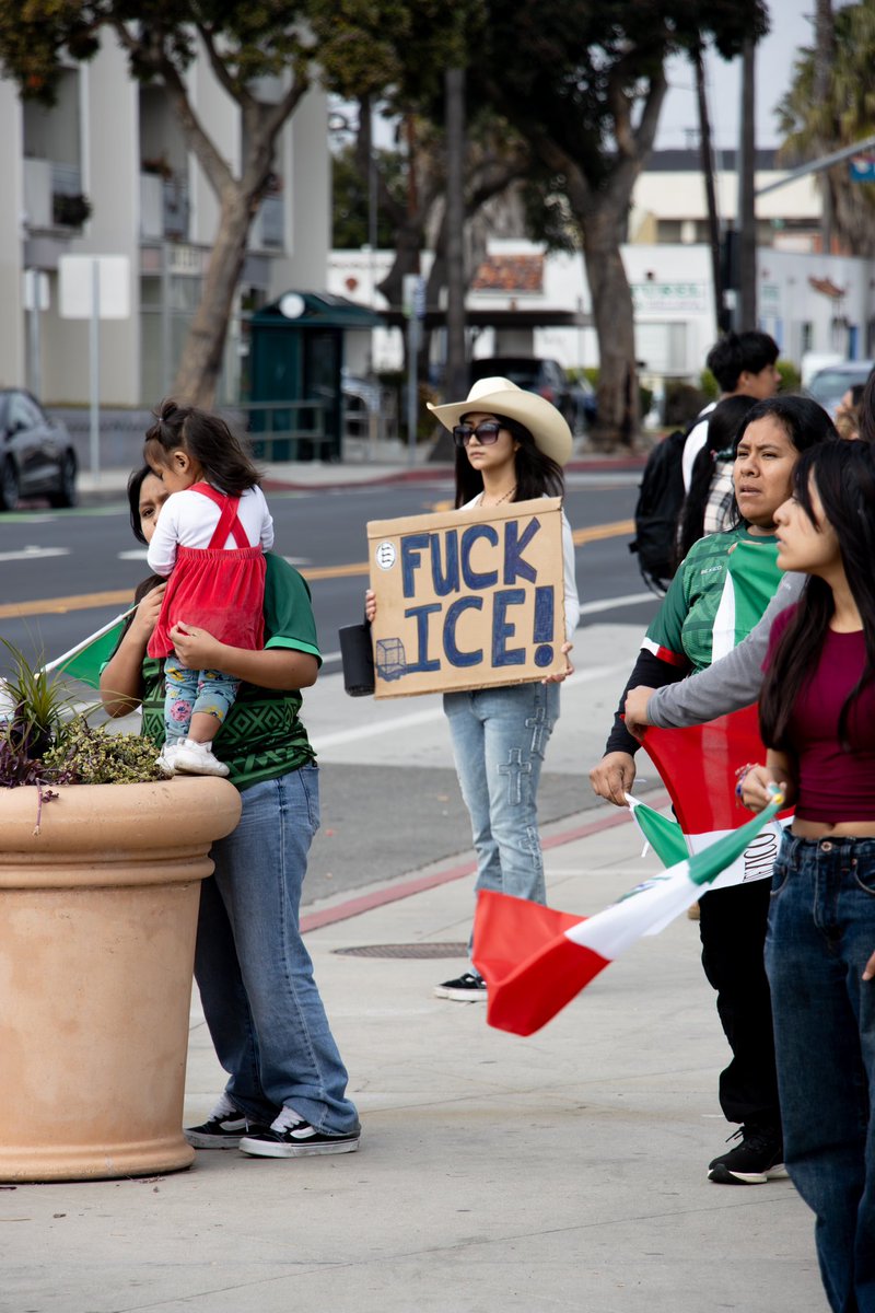 Javaquiroz2's tweet photo. #oxnard #Immigrants #immigrantrights https://t.co/Ss8bQRlLgK
