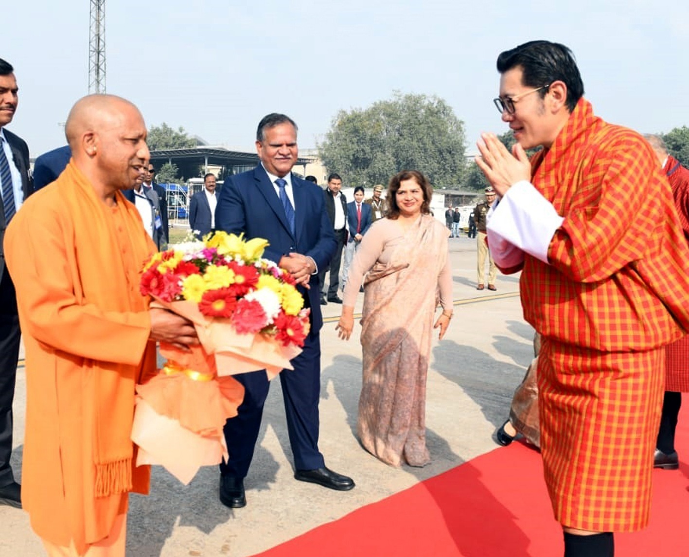 महाकुंभ पहुंचे भूटान नरेश वांगचुक