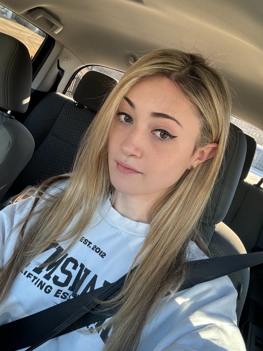 beatypitts's tweet photo. Just got my hair done (slowly going more blonde for the summer ☺️) https://t.co/bbNXaYax9u