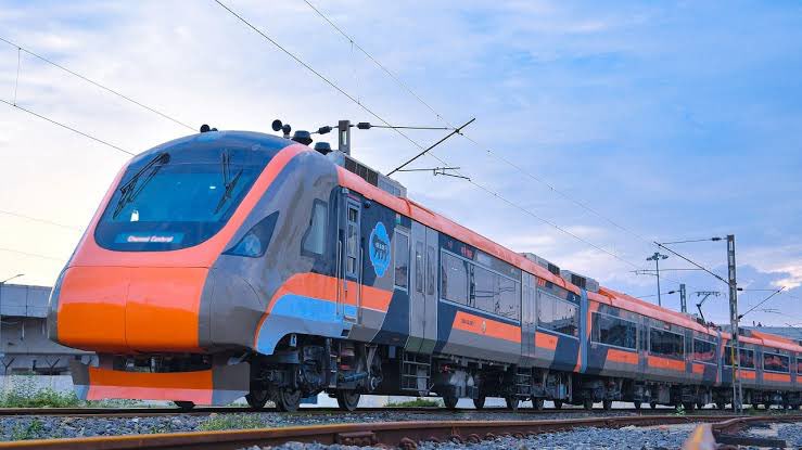UpdatesChennai's tweet image. Southern Railway has identified 3 routes from Chennai for Vande Metro operations : 
🔹Chennai-Gudur
🔹Chennai-Villupuram
🔹Chennai-Jolarpet
#VandeMetro #Chennai 🚄