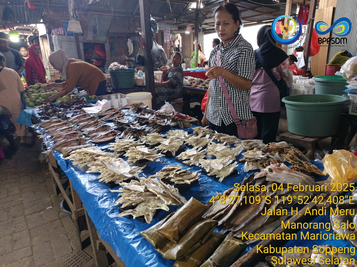 Reny__Razak's tweet photo. Selasa (04/02/2025), Muhraeni, S.Pi, Luhkan Kab. Soppeng, Poklahsar Alfarizi, Kel.Batu-Batu, Kec. Marioriawa, produksi  Ikan Kering bungo 10 kg harga 250.000/kg, ikan kering layang 10 kg hrg 250.000/kg
#GiatLuhkanSatminkalMaros
#Soppeng
#Produksi
#LuhLapor https://t.co/Ba8sq6HCV3