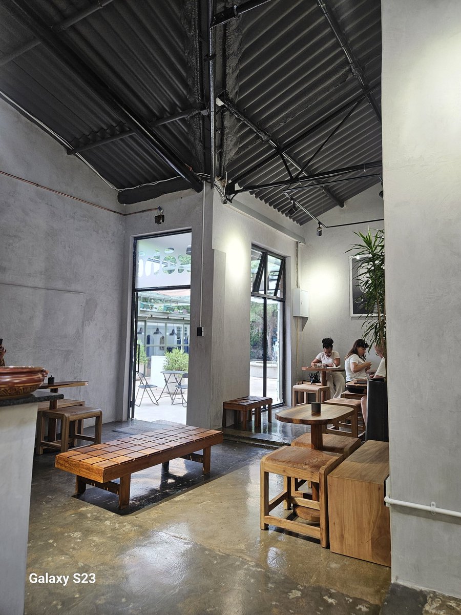 The girls are hard at work collaborating to ensure that we leave no stone unturned. "Let's keep pushing", is the name of the game and we need all the help we can get.
#StrongerTogether
#WomenInBusiness
#entrepreneurs
#focused