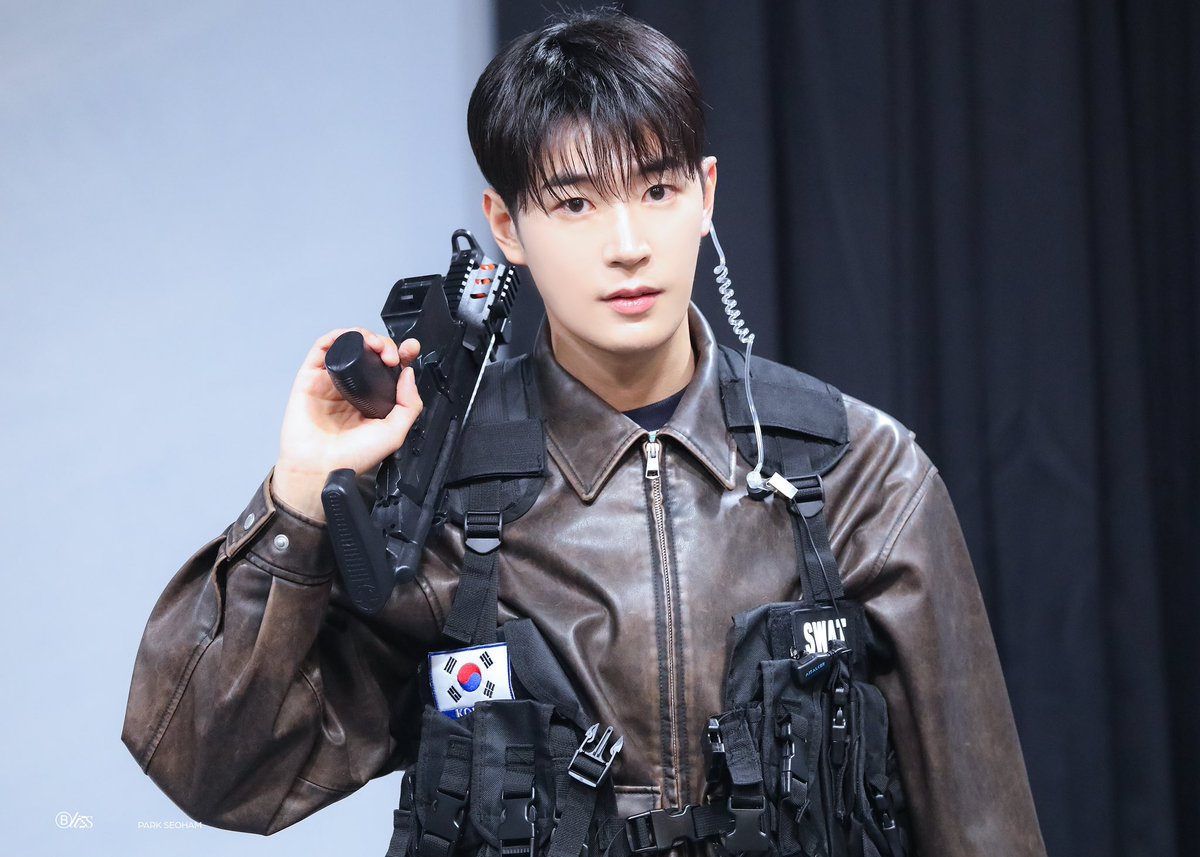 bliss_suam's tweet photo. 250202 박서함 2025 시즌 그리팅 [INvite] 팬사인회

SWAT 박서함 🔫

#박서함 #PARKSEOHAM https://t.co/neDcJOOxMT