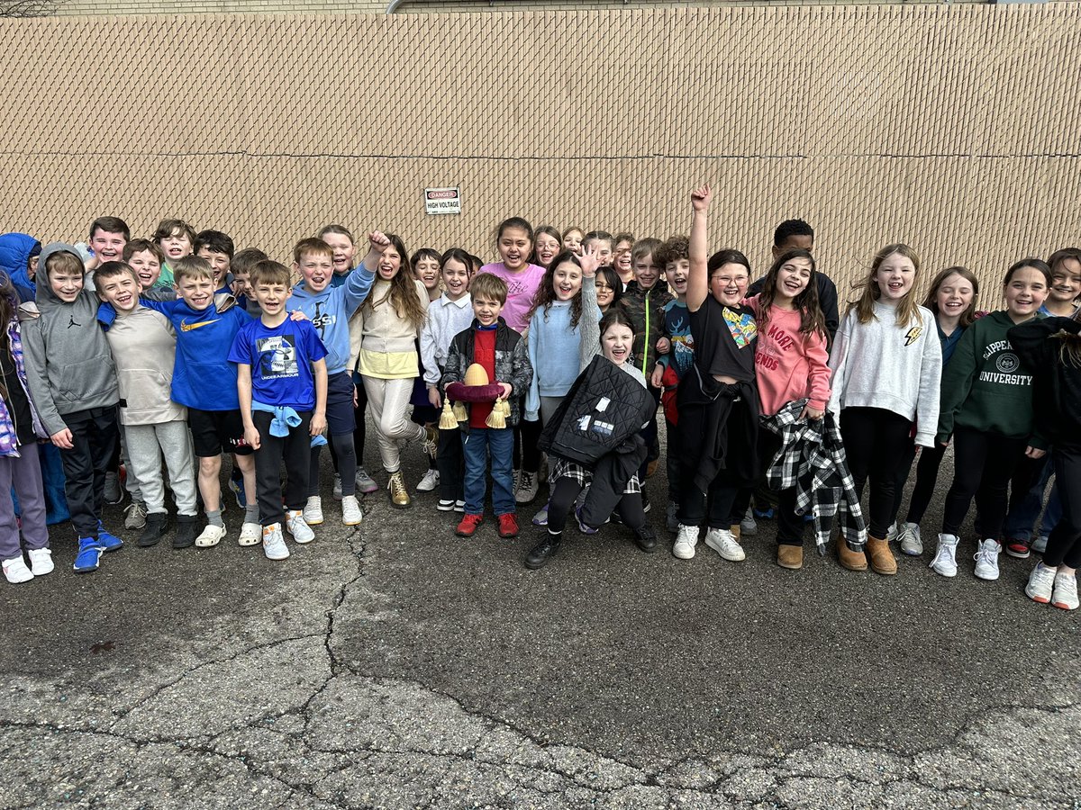 FosterSchoolMTL's tweet photo. Congratulations to our 3rd Grade Students for earning the Golden Egg Award for the month of January for their positive behavior at lunch and recess! #swpbis #LeboProud 🪺 🦅 https://t.co/oK64tcjIH5