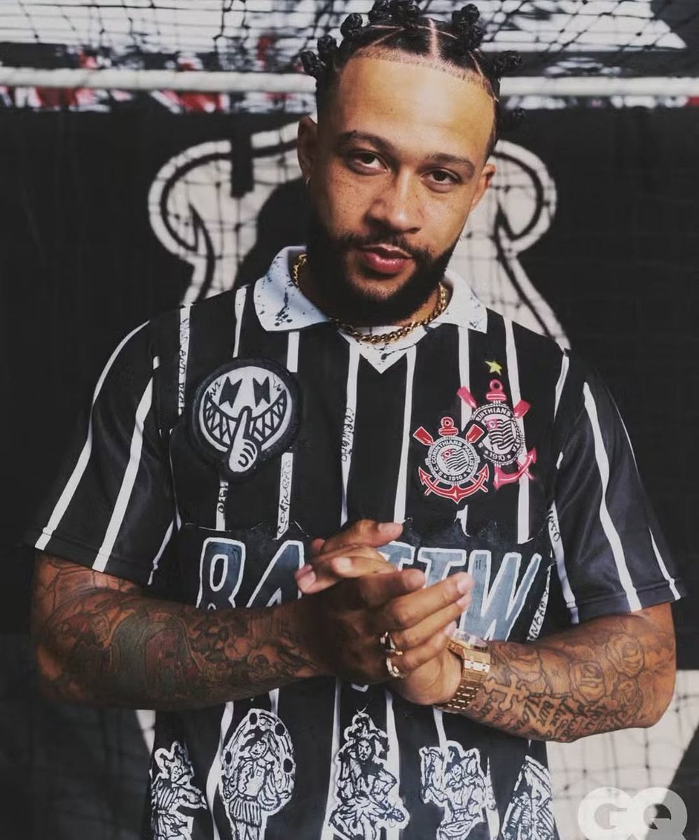 Que foto absurda do Memphis Depay.