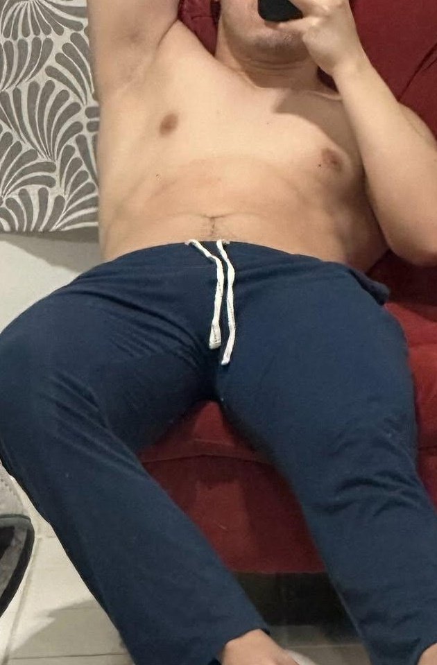 AlexanderTM098's tweet photo. Un mejor yo, para mí😊 descansando, ando.😈😌😇🤗 https://t.co/OnqQvDHbay