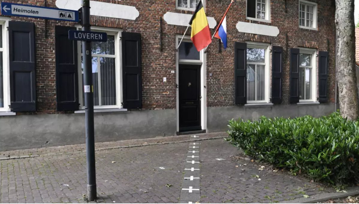 <a href="/fasc1nate/">Fascinating</a> Belgium - Netherlands border is considered to be the most complicated border in the world due to linguistic divisions, and enclaves like Baarle-Nassau/Baarle-Hertog, where Dutch and Belgian territories intermingle, creating a complex patchwork of sovereignty.