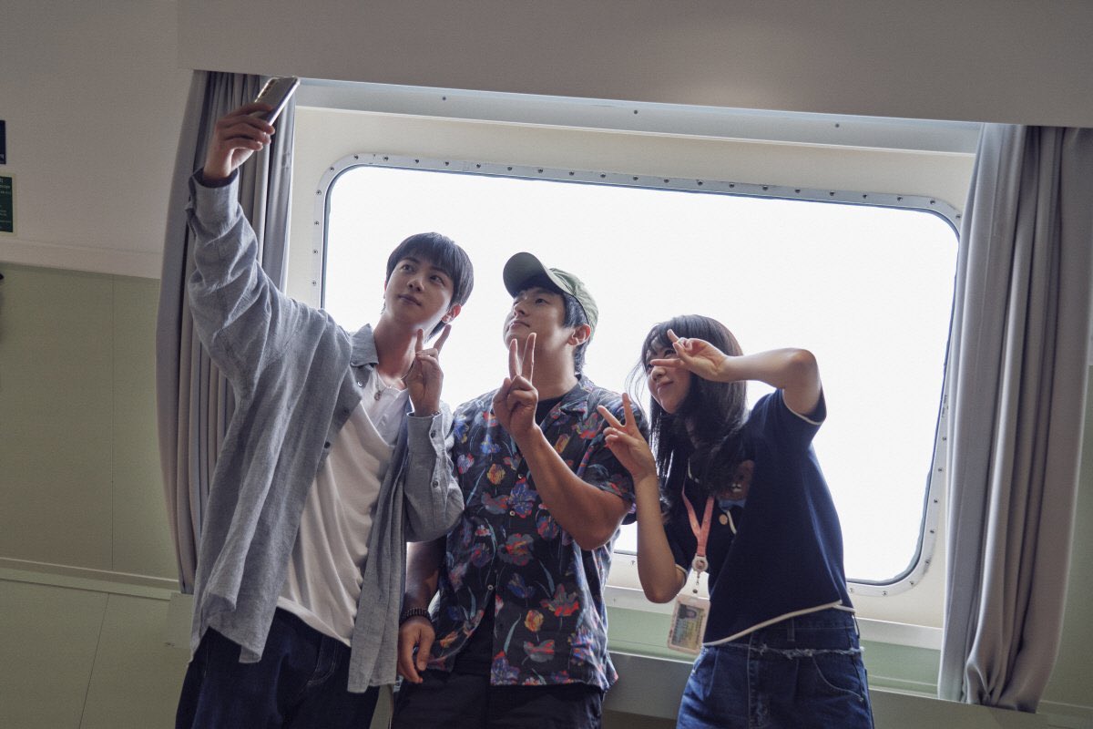 [💜]

Netflix telah resmi mengungkapkan jajaran konten Korea dan globalnya untuk tahun 2025, termasuk ‘Kian’s Bizarre B&amp;B’ yang akan dirilis pada Q2 2025!

Kian’s Bizarre B&amp;B (대환장 기안장)
• Sutradara: Jung Hyomin, Lee Somin, Hwang Yoonseo
• Pemeran: Kian84, Jin (BTS), Ji