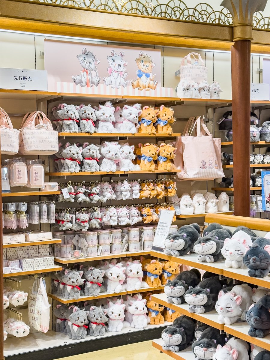 MezzoMikiD's tweet photo. 「ディズニーストア」
2月22日の"ねこの日"に先駆けて
"DISNEY CAT DAY 2025"グッズが本日より登場☆ https://t.co/ajugz1y3QD