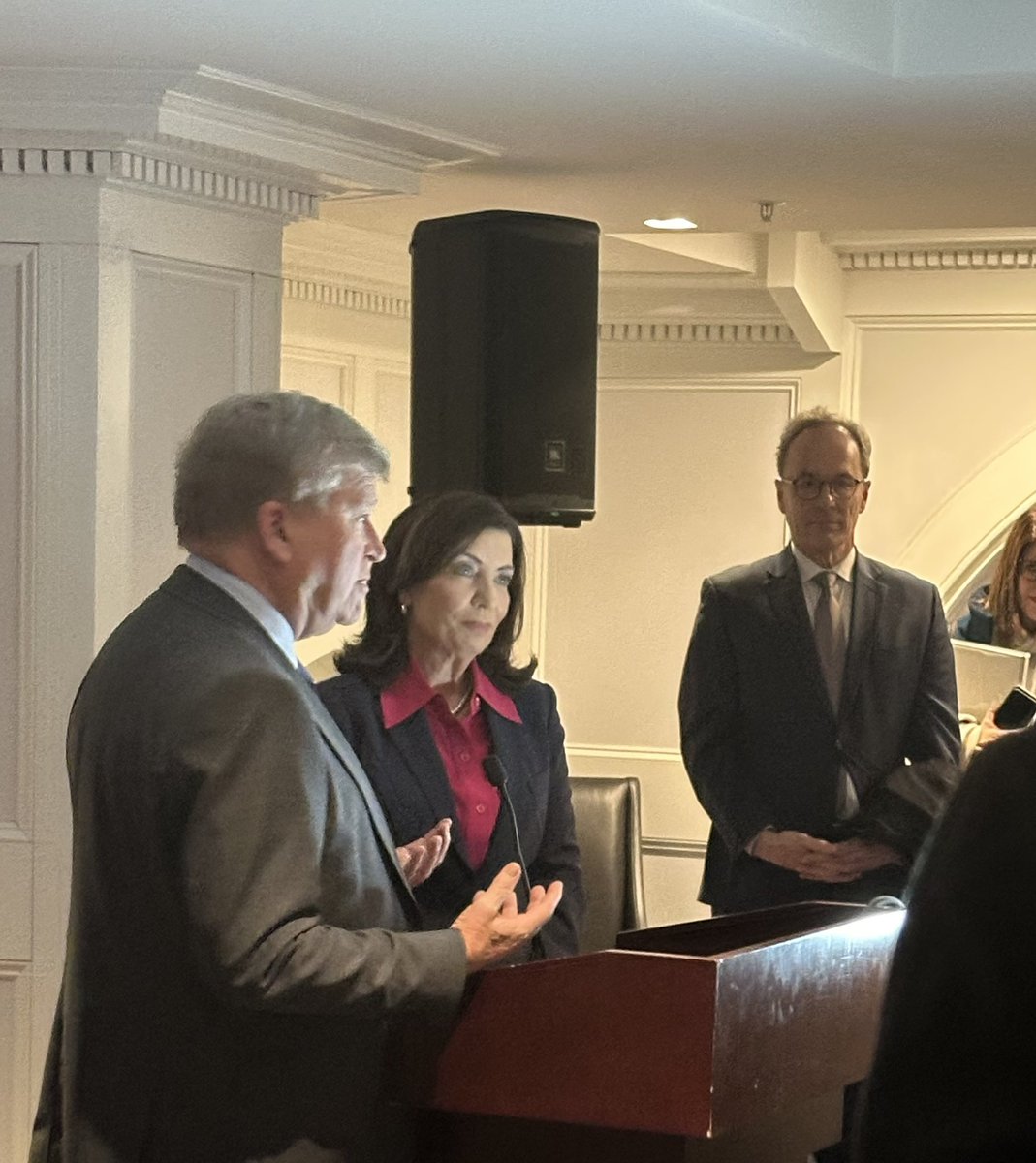 CHPExpress's tweet photo. Today #CHPE had the pleasure of celebrating Canada Day and talking all things #buildCHPE while in Albany with @GovKathyHochul, @NYSERDA, @QuebecNewYork, and @CanadaNY. https://t.co/Mg1XG3iM6i