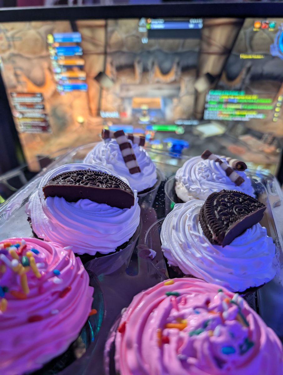 denakina's tweet photo. Thanks for the post mortem cupcakes @deedge_live you ordered for me through @TreatStream They didn't bring me back from the dead but these ice cream cupcakes from @ColdStone gave me a sugar rush to level my new main! ๐ง๐ฉท #onlyfangs #bringmebacktolife https://t.co/1AA7CQSfmI