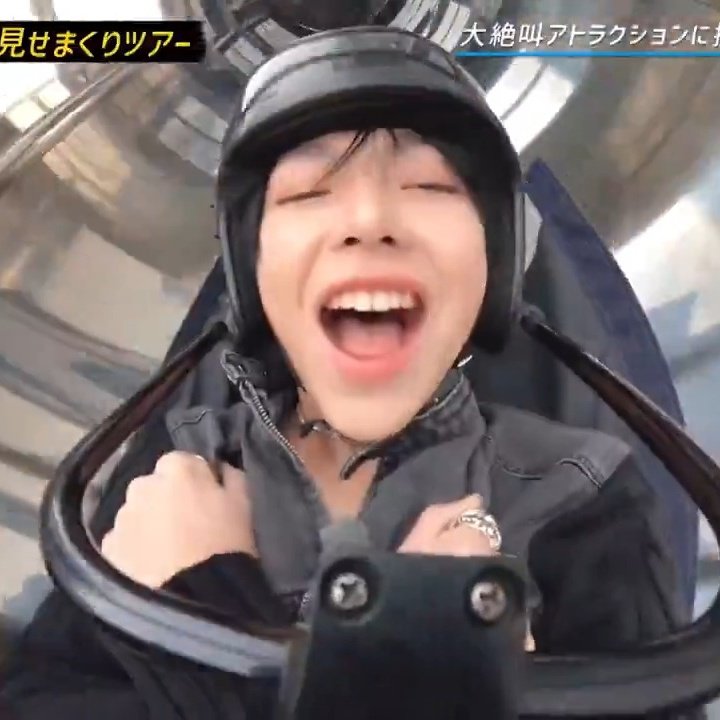 뼈대 크고 근육이 있는거에 자부심 있으면서 괜히 흰옷입으면 몸커보여서ㅠㅠ 이러고 어그로 끌고
계속 자기 착하다고 하는데 실은 무섭게 생긴거에 자부심 있어서 지속적으로 언급해서 상기시키고
귀엽다고 하는건 싫은데 못생긴거 닮았다하면 싫어하고 자기 눈에도 좀 이쁘게 생긴 날엔 블러셔 더