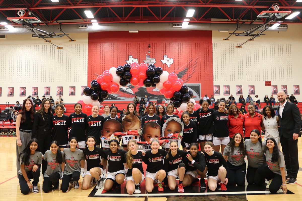 RedhawkBall's tweet image. Last Friday, we had the honor of celebrating four incredible young women and the impact they’ve made on the program.

Murph, Tina, Anaiah, and Christal, we are deeply grateful for your presence, commitment, and hard work. 

Thank you, Seniors❤️ Let’s keep this ride going! #TRETE