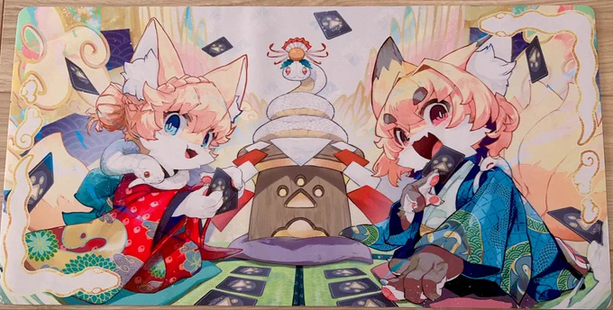 お仕事で描いたレイスくんプレイマットを頂きましたあ! #紙家レイス